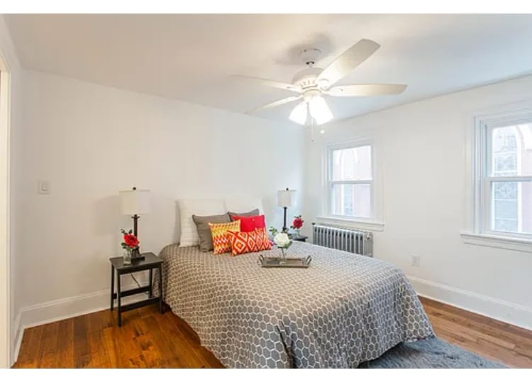 Building Photo - 823 S Hutchinson St