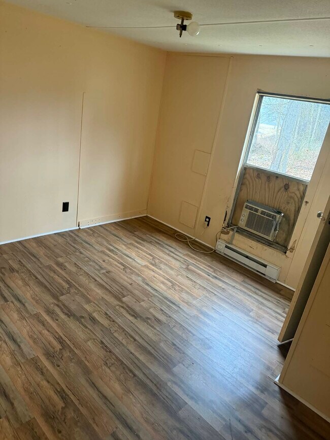 Building Photo - 1380 Mapleash Ave