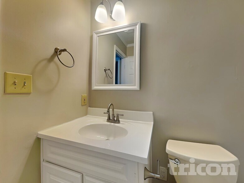 Building Photo - 135 Clearbrook Way