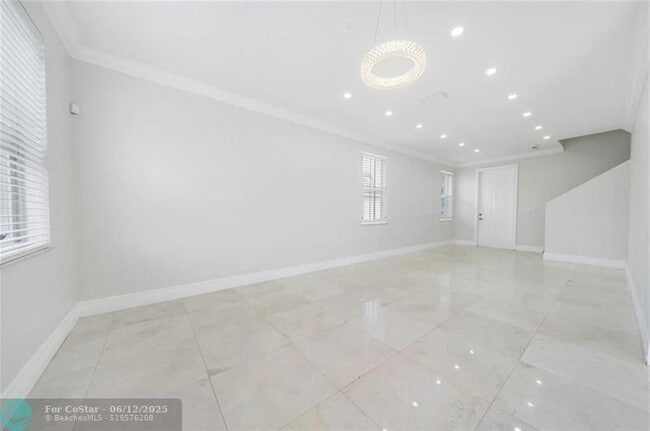 Building Photo - 7803 NW 70th Ave