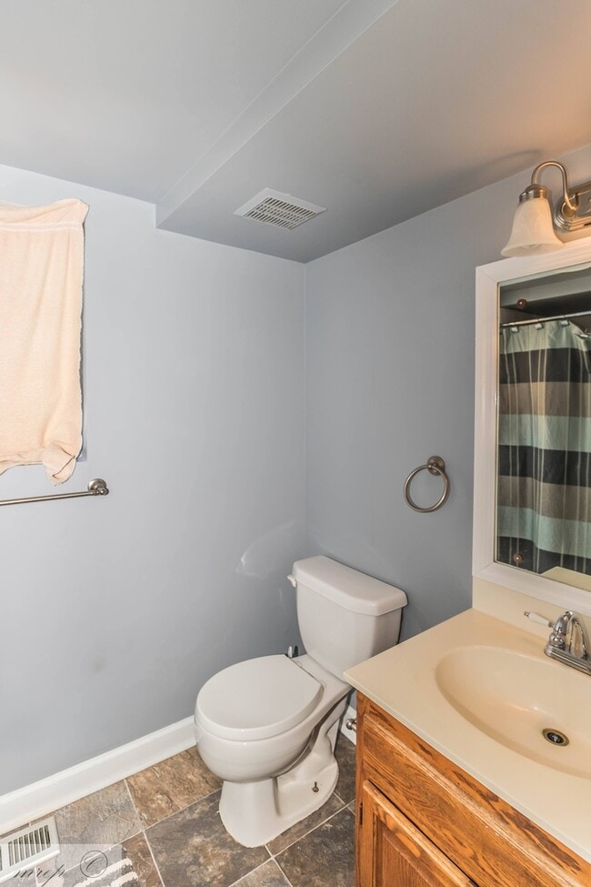 Building Photo - Spacious & Renovated Townhouse in Willow Run * Goldsboro