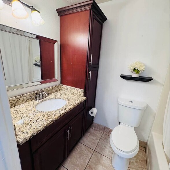 Building Photo - 9355 Dearmont Ave