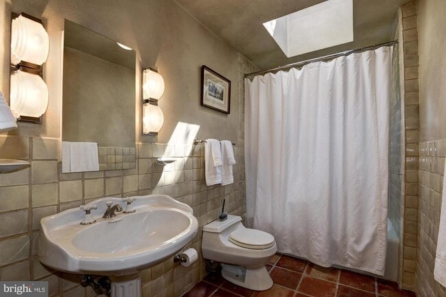 Building Photo - 3249 O St NW