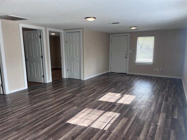 Building Photo - 814 Sun St