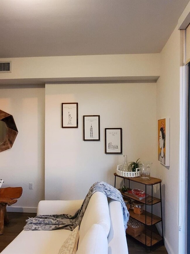 Building Photo - 201 SW 17th Rd