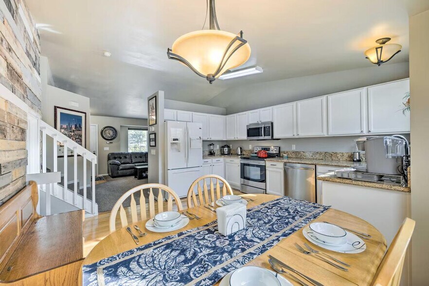 Building Photo - 5257 Pioneer Mesa Dr