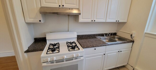 Building Photo - 1441 Linden St