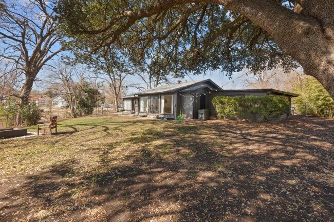 Building Photo - 419 King Cir