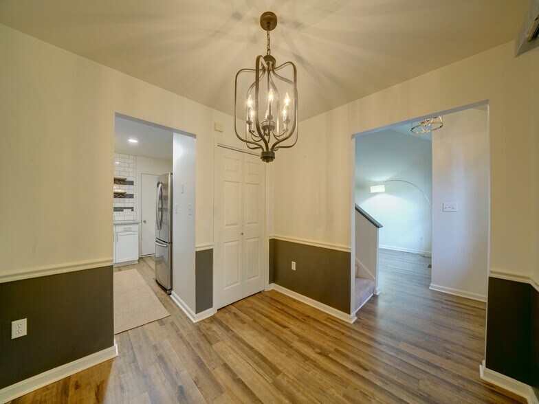 Dining room - 405 Franklin St