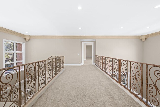 Building Photo - Elegant Dream Escape - Hills of Studio City