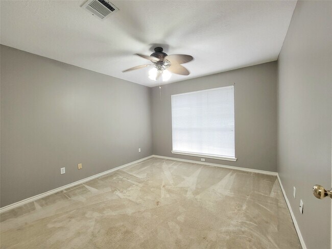Building Photo - 309 Rolling Hills Dr W