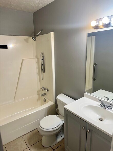 Building Photo - 2137 Fairway Ct SE