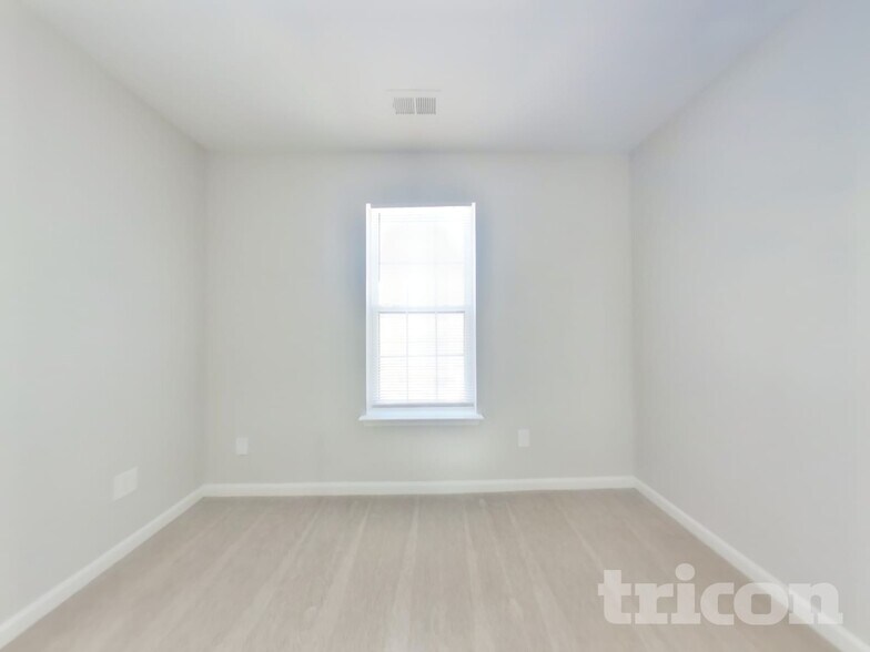 Building Photo - 6716 Commack Dr