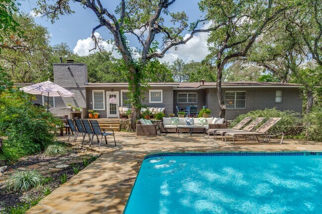 Building Photo - GORGEOUS RANCH-STYLE HOME ON WOODED 1.2 AC...