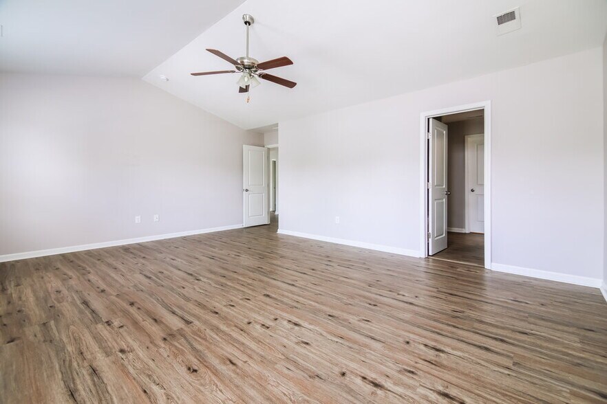 Building Photo - 117 Preakness Farm Dr