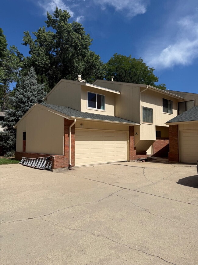 Building Photo - Beautiful 3 Bedroom 1 Bathroom Condo Avail...