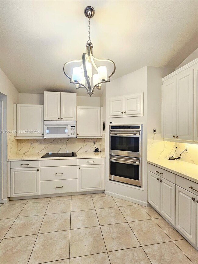 Building Photo - 2161 SW Imperial St