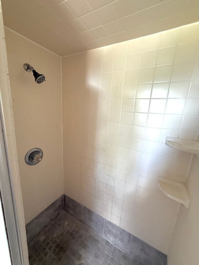 Building Photo - Complete new remodel 3-2-2 home off Broadw...
