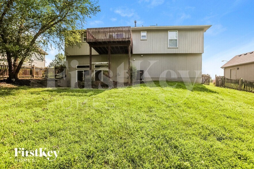 Building Photo - 7016 N Bristol Ave