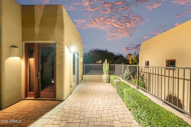 Building Photo - 8406 E Calle Buena Vista