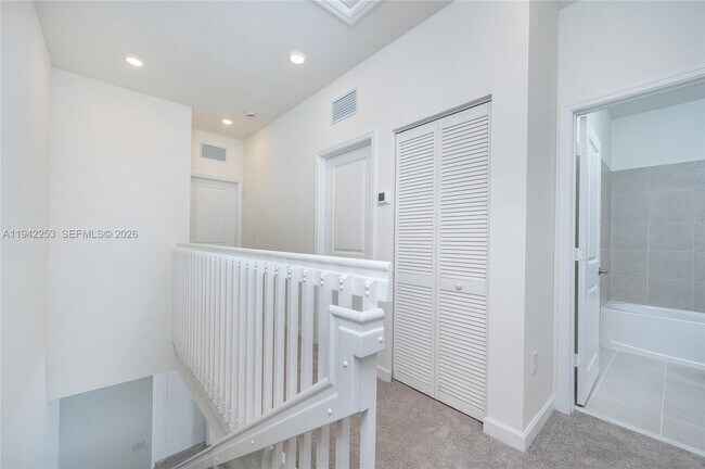 Building Photo - 2747 SE 26th Rd