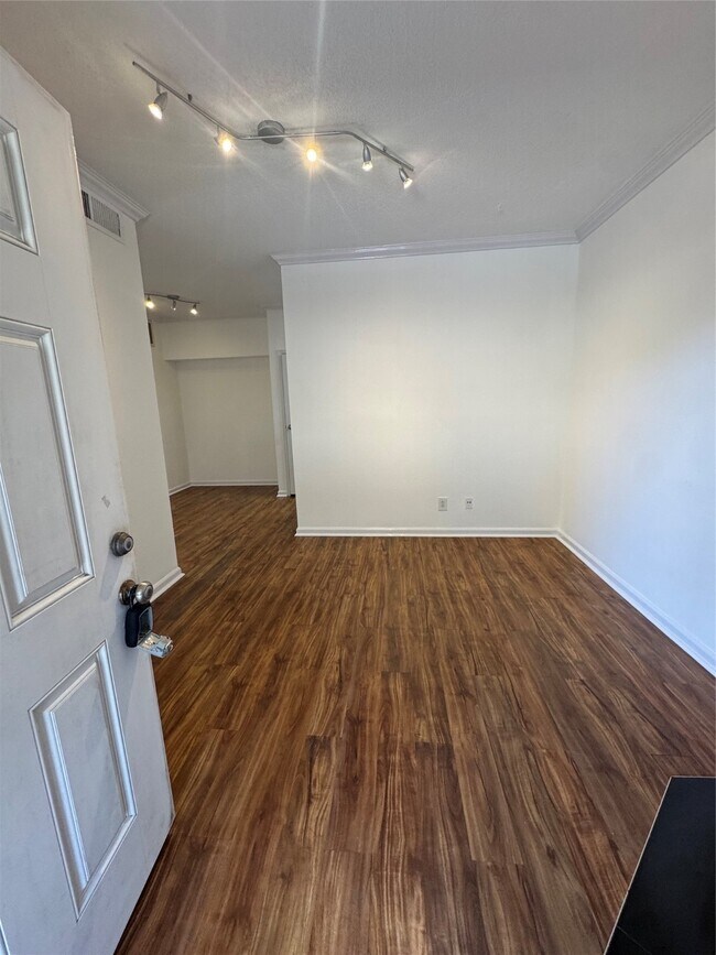 Building Photo - 921 Marine Dr