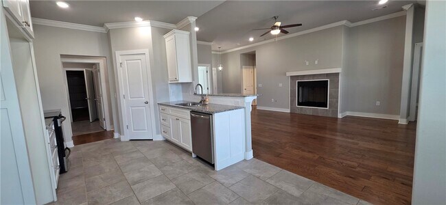 Building Photo - 995 Jameson St