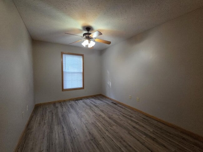 Building Photo - Spacious Town House for Rent