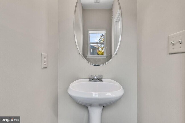 Building Photo - 1148 Cranston Ct