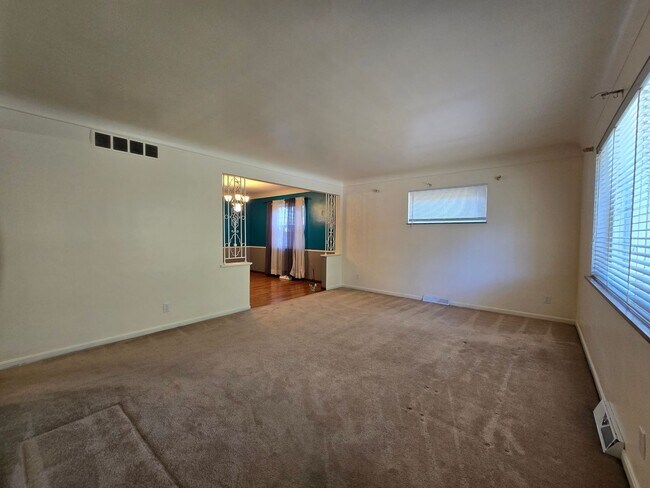 Building Photo - Hidden Gem - 4 Beds | 2.5 Baths | 2-Car Ga...