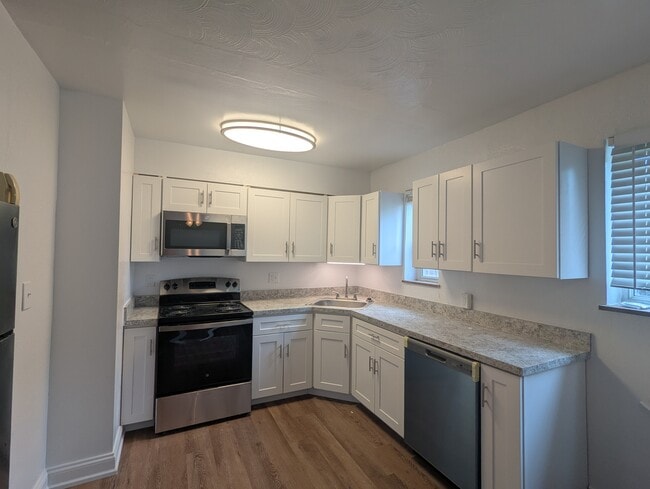 Pacific Highlands White Kitchen