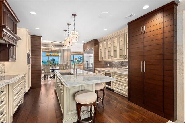 Building Photo - 2251 Gulf of Mexico Dr