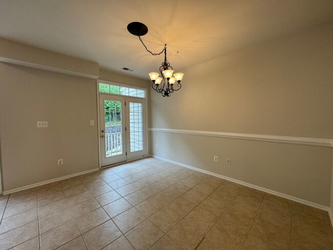 Building Photo - Fantastic 3 Bed 2.5 Bath Brick Townhome In...