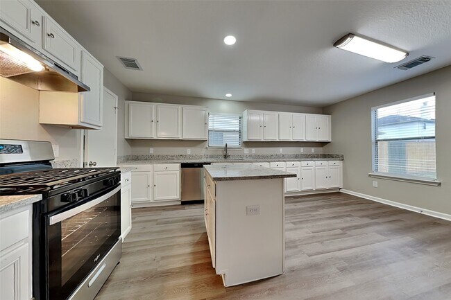 Building Photo - 29527 Legends Stone Dr