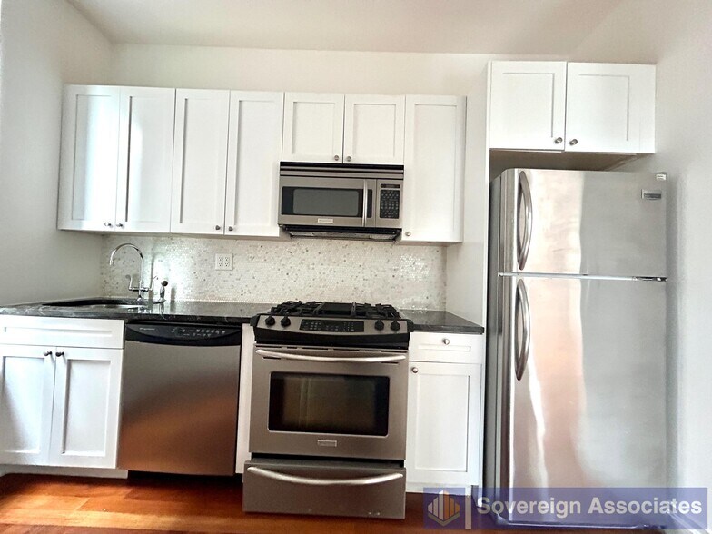 Building Photo - 607 W 137th St