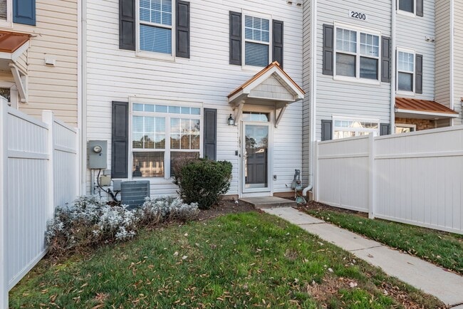 Building Photo - Town House in North Raleigh- Available Now