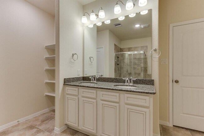 Building Photo - 1515 Holly Chase Ct