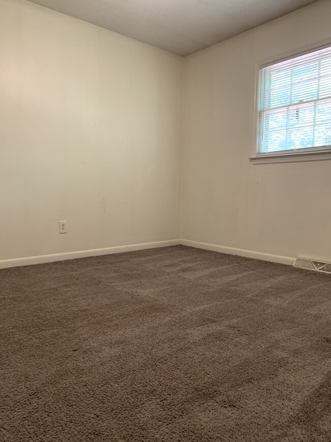 Building Photo - 103 S College St