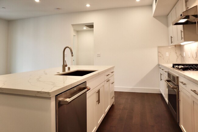 Building Photo - Modern 3-Bed Condo Near Warm Springs/South Fremont BART Station