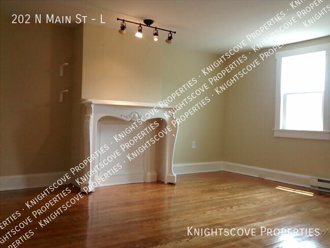 Building Photo - 2nd Floor Waterview...Very charming, new k...