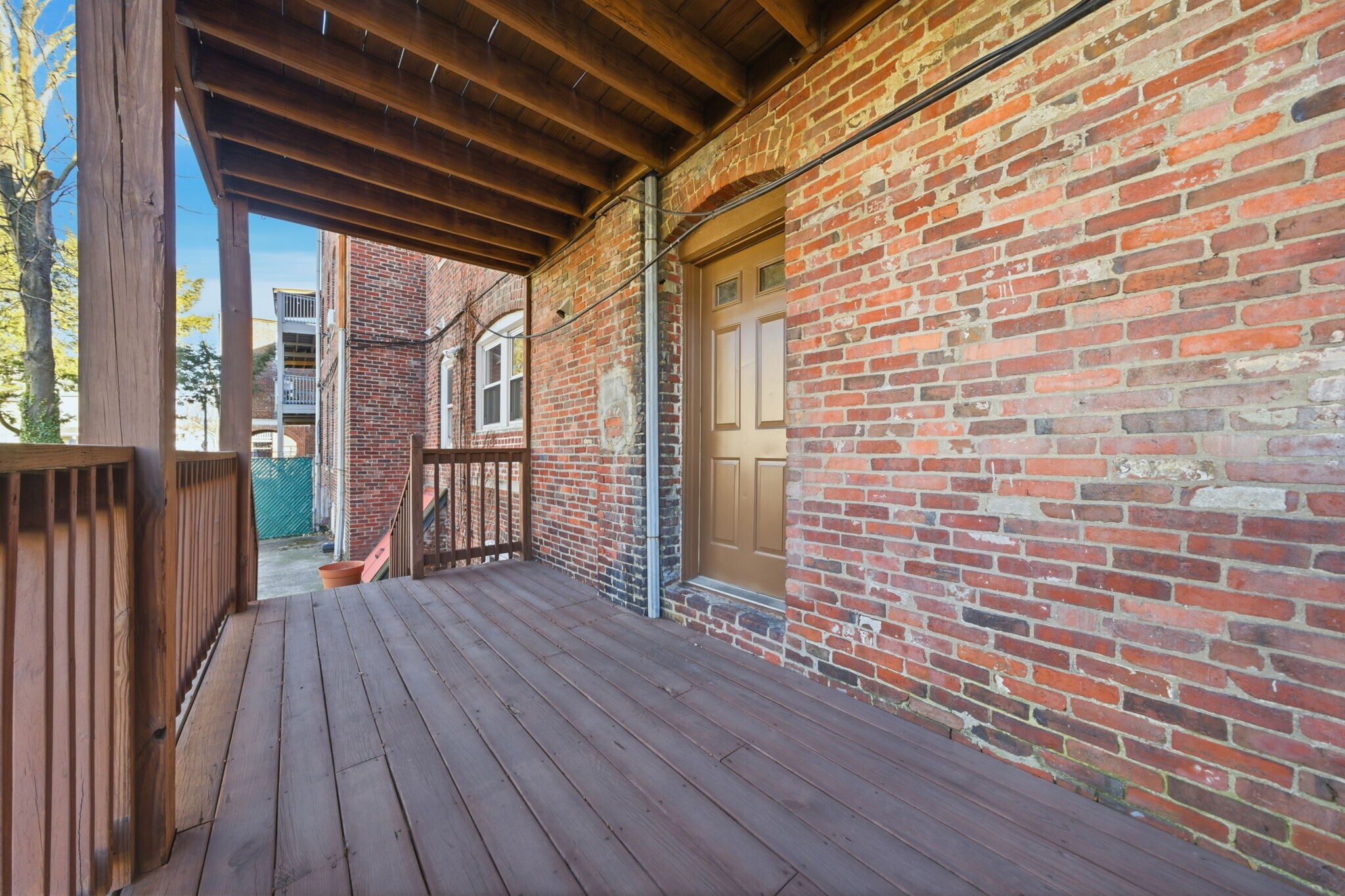 Building Photo - 70 Empire St