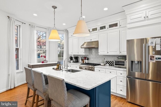 Building Photo - 400 S Lee St