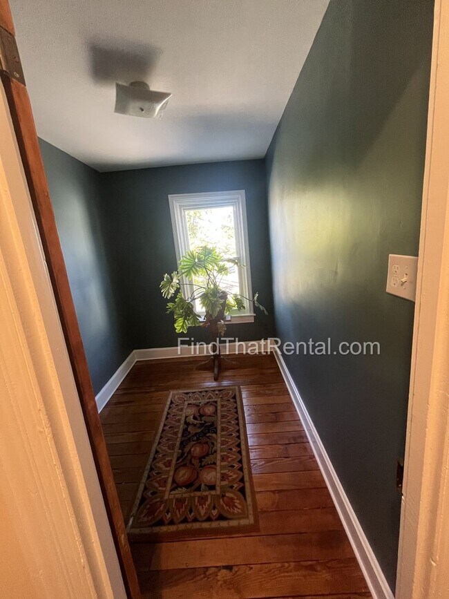 Building Photo - Downtown Carlisle Beautifully Renovated Pe...