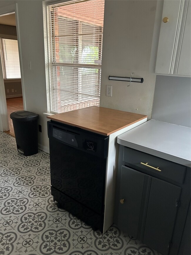 Building Photo - 4022 Cheena Dr