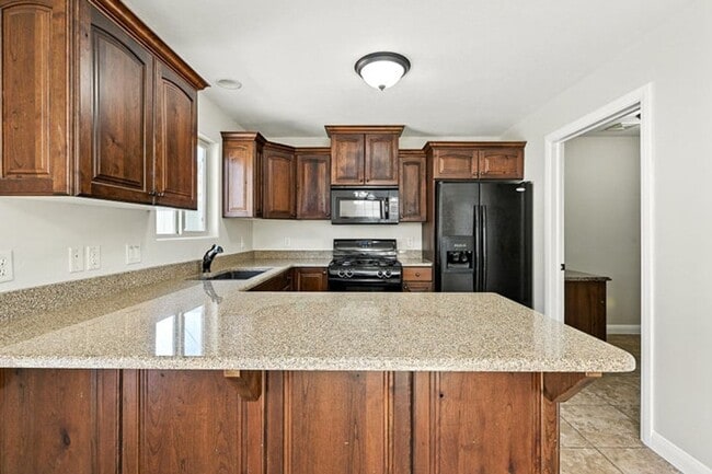 Building Photo - 3 bedroom- 2.5 bath Townhouse