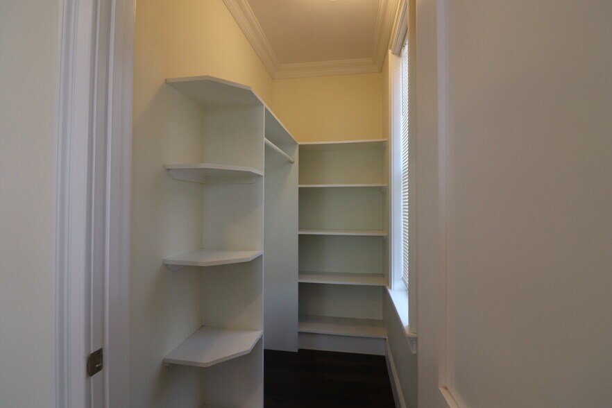 Building Photo - 140 Minden St