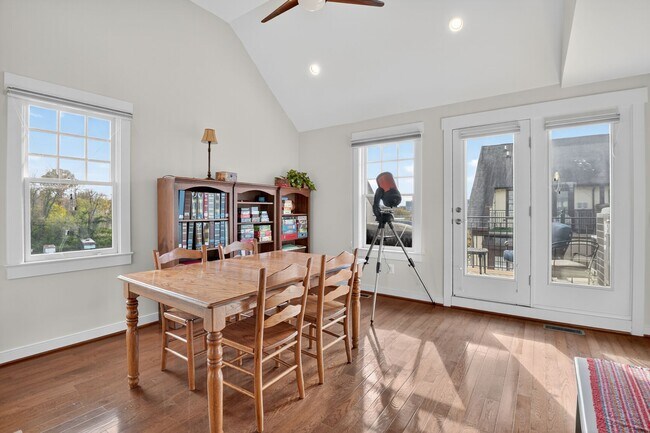 Building Photo - 2601 Hume Dr