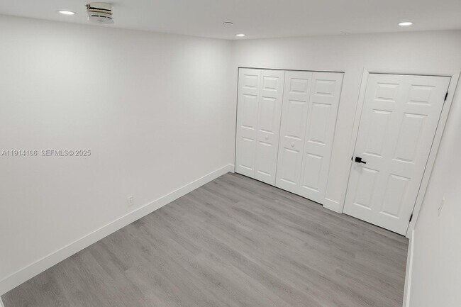 Building Photo - 417 NW 2nd Ave