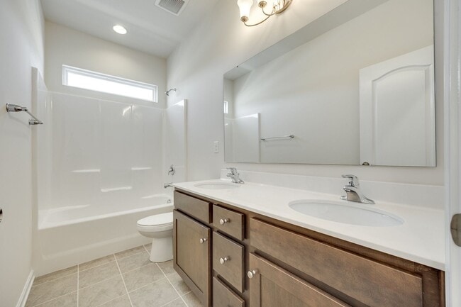 Building Photo - Beautiful 4-bed, 3.5 bath with Primary on the main level in Cameron Creek of Fabulous Fort Mill!