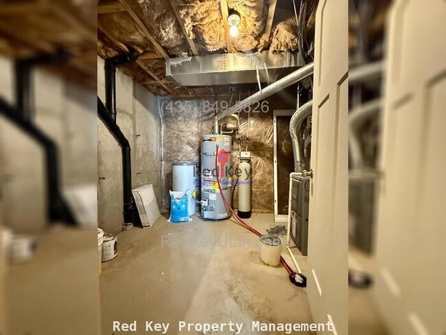 Building Photo - Glen Eagles Ct. Townhouse